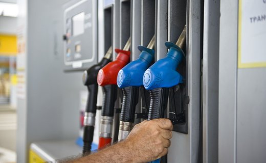 Всего за неделю средняя розничная цена бензина перешагнула психологическую отметку