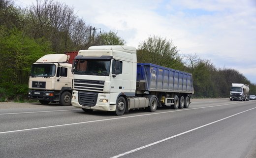 Власти собираются обязать устанавливать датчики на грузовозы массой от 3,5 тонн