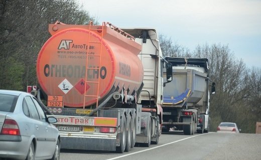 Административный регламент МВД РФ "О допуске транспортных средств к перевозке опасных грузов" начнёт действовать через год