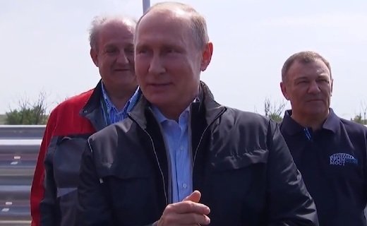 Президент России ездил по строительной площадке и ПДД нарушить не мог