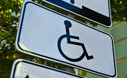 Сейчас спецзнак инвалиды могут получить только в бюро медико-социальной экспертизы