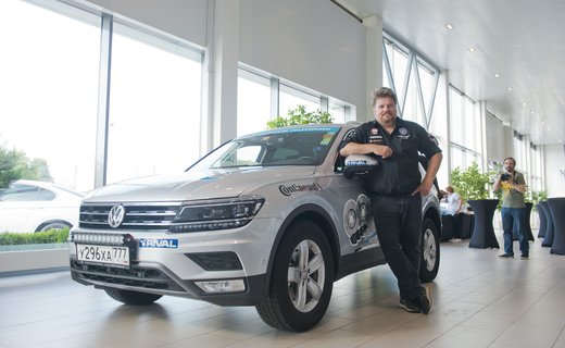 В Краснодаре состоялась встреча с рекордсменом Райнером Цитлоу. Немецкий путешественник на автомобиле Volkswagen Tiguan всего за 5 дней 18 часов и 22 минуты преодолел расстояние в 12.575 км, установив мировой рекорд.