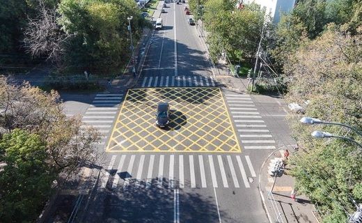 После успешного эксперимента в Москве, диагональную сетку на перекрёстках введут по всей России