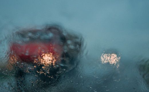 Что несёт дождь на дороге - скрытые опасности асфальта