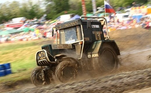 В Ростовской области прошли очередные гонки на тракторах, которые в 2018 году стали самыми экстремальными за все 16 лет проведения