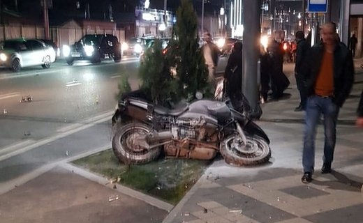 Вечером 19 марта на пересечении улиц Тургенева и Рылеева столкнулись автомобиль ZAZ Chance и мотоциклы BMW и Triumph