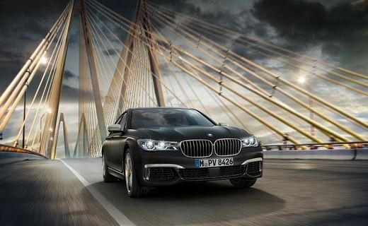 "Заряженный" седан BMW M760Li xDrive оценили в 9 890 000 рублей