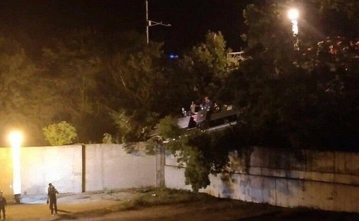 В результате столкновения внедорожника и автобуса погибли женщина и двое детей - жители Челябинска