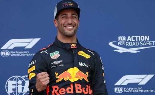 В 2019-м году австралийский гонщик останется в составе Aston Martin Red Bull Racing