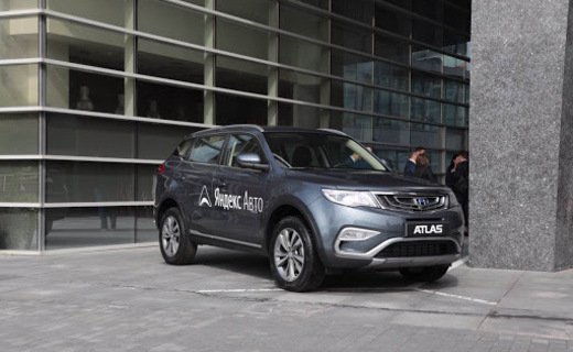 Сегодня китайский автопроизводитель Geely представил кроссовер Atlas с предустановленной Яндекс.Авто