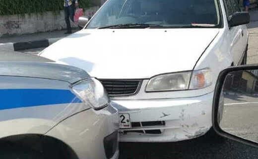 Авария с участием патрульной легковушки произошла 18 мая на ул. Пластунской в Центральном районе Сочи