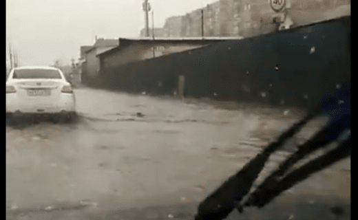Видео с затопленной ул. Уральской опубликовали в группе «Типичный Краснодар»