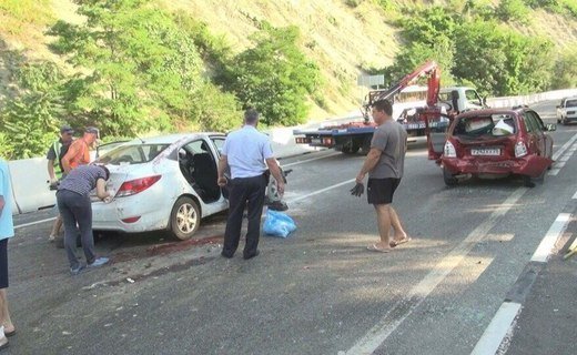 18 июля 2016 года в районе Мамайского перевала пьяный водитель на Hyundai Solaris врезался в Volkswagen Polo