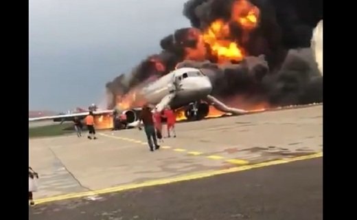 Всего на борту самолёта "Москва - Мурманск", который загорелся после аварийной посадки, было 78 человек