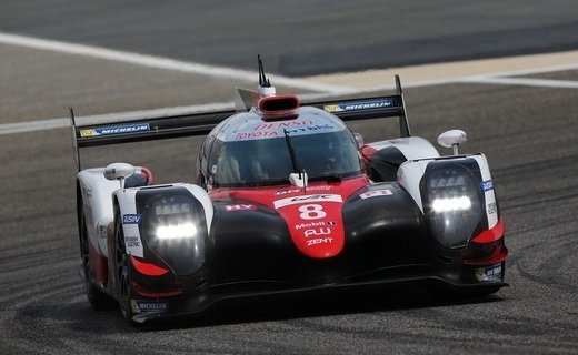 В Бахрейне двукратный чемпион "Формулы 1" принял участие в тестах новичков за рулём болида класса LMP1