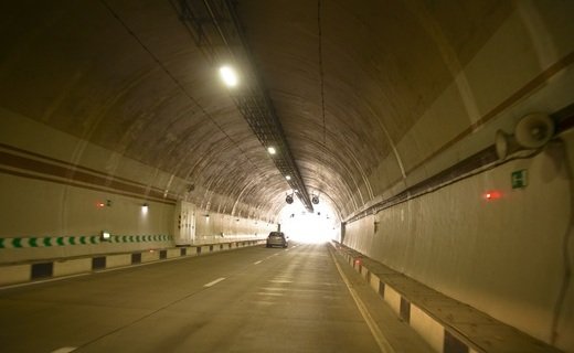 На время производства работ движение автотранспорта будет осуществляться в объезд тоннеля