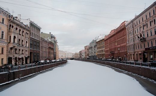 Почувствуйте ледяное дыхание Балтики. 2054 км отделяют краснодарцев от прогулки по величественному Санкт-Петербургу.
