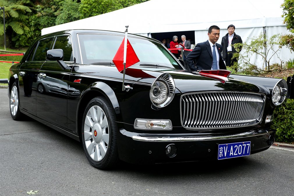 Китайский правительственный автомобиль Красное знамя, строго засекречен, видимо, чтобы кто-нибудь не сделал себе такой же