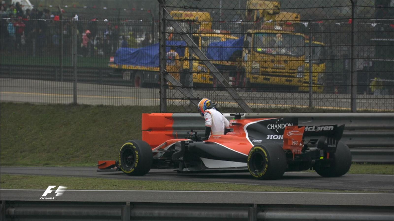 Фернандо Алонсо (McLaren) покидает болид
