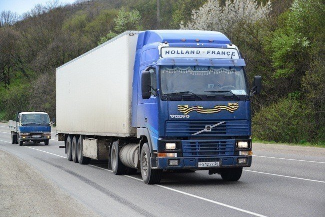 На некоторых моделях грузовиков Volvo алкотестеры устанавливают уже в заводских условиях.