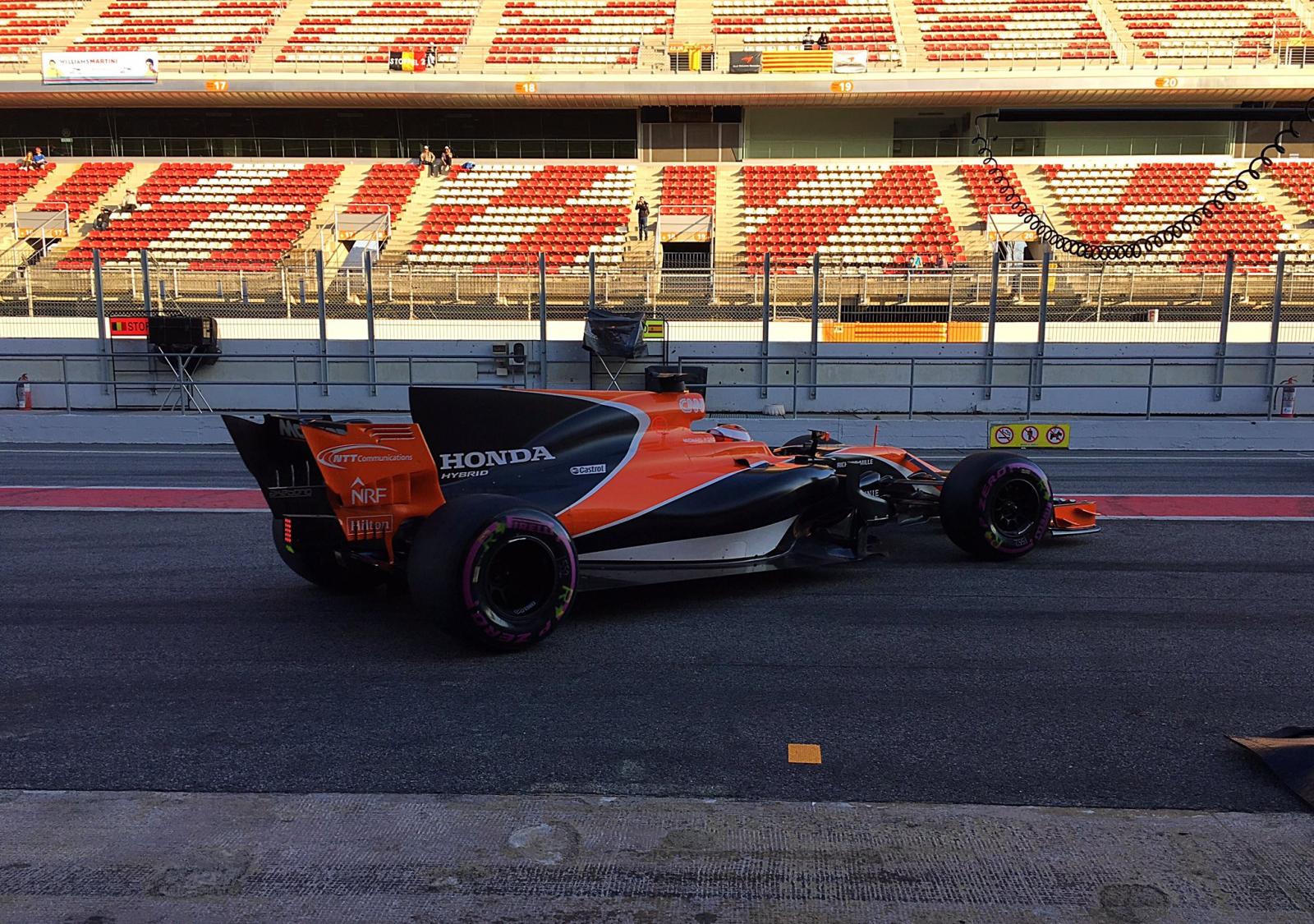 McLaren MCL32 на тестах в Барселоне
