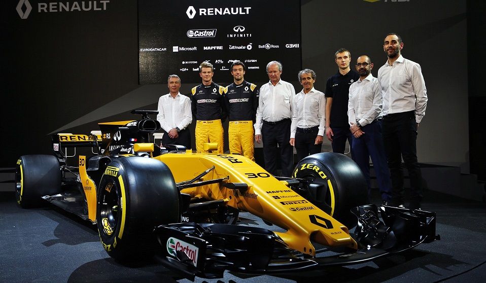 Презентация болида Renault. Сергей Сироткин третий справа