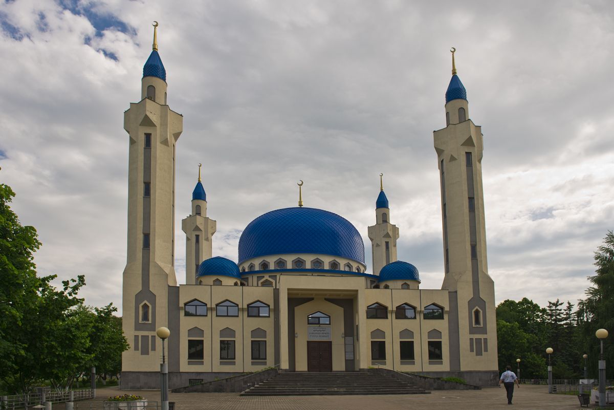 Соборная мечеть - крупнейшая в республике