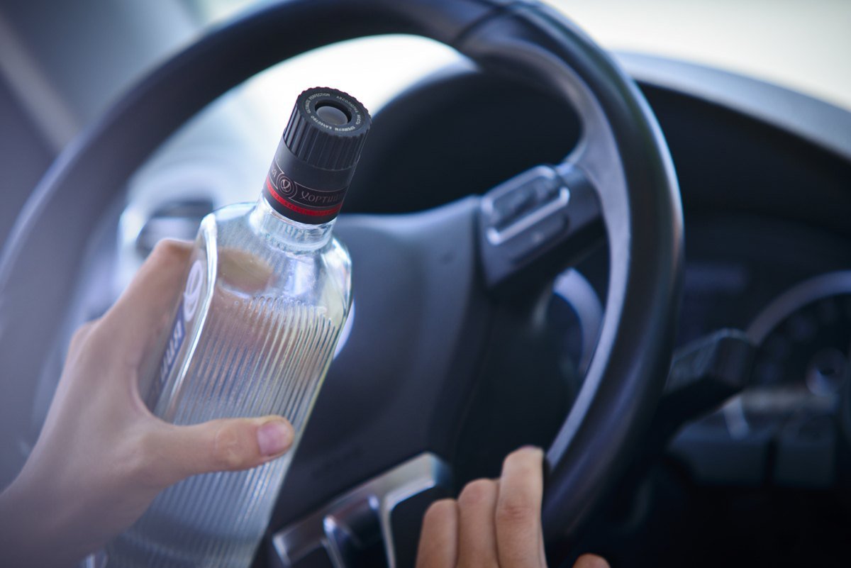 Китайцы очень редко пьют за рулем, потому что за смертельное ДТП пьяный водитель получает высшую меру. 