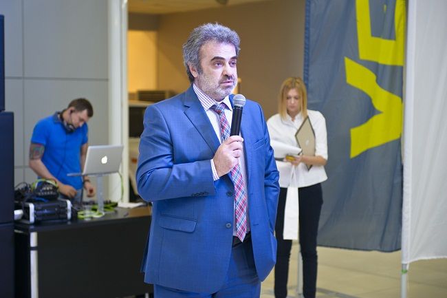 На очевидные достоинства Lada Vesta обратил внимание в своей вступительной речи Владислав Саркисян, директор автосалона Lada компании «Темп-Авто».