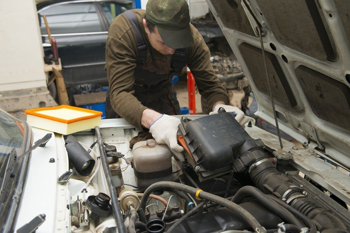 Если вам придется ремонтировать машину после использования некачественного бензина, обязательно оставьте жидкость для экспертизы.